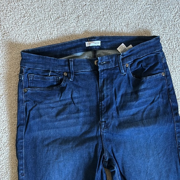 Good American Multi-Size Jeans - Picture 3 of 6